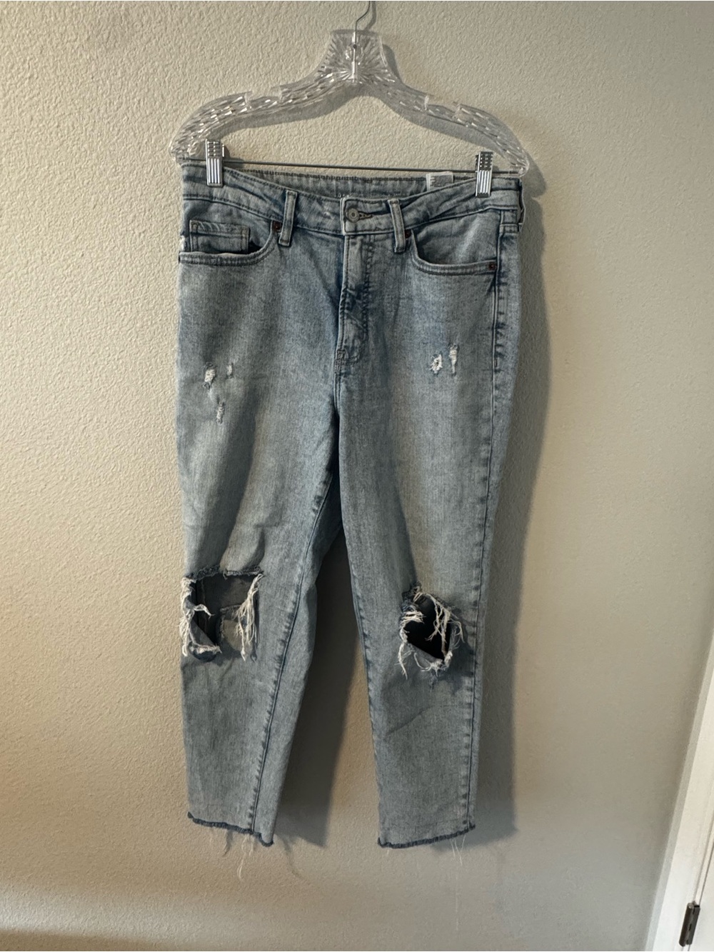 Old Navy Light Blue Distressed Ankle Jeans